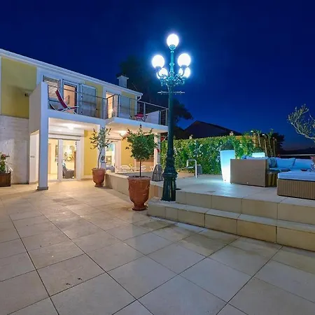 The Seaside Villa Art With Private Beach * Slatine