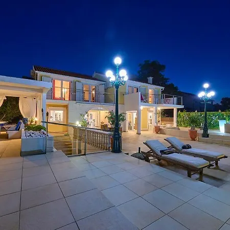 The Seaside Villa Art With Private Beach